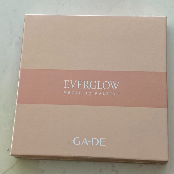 EverGlow Metallic Pallette - Picture 1 of 5